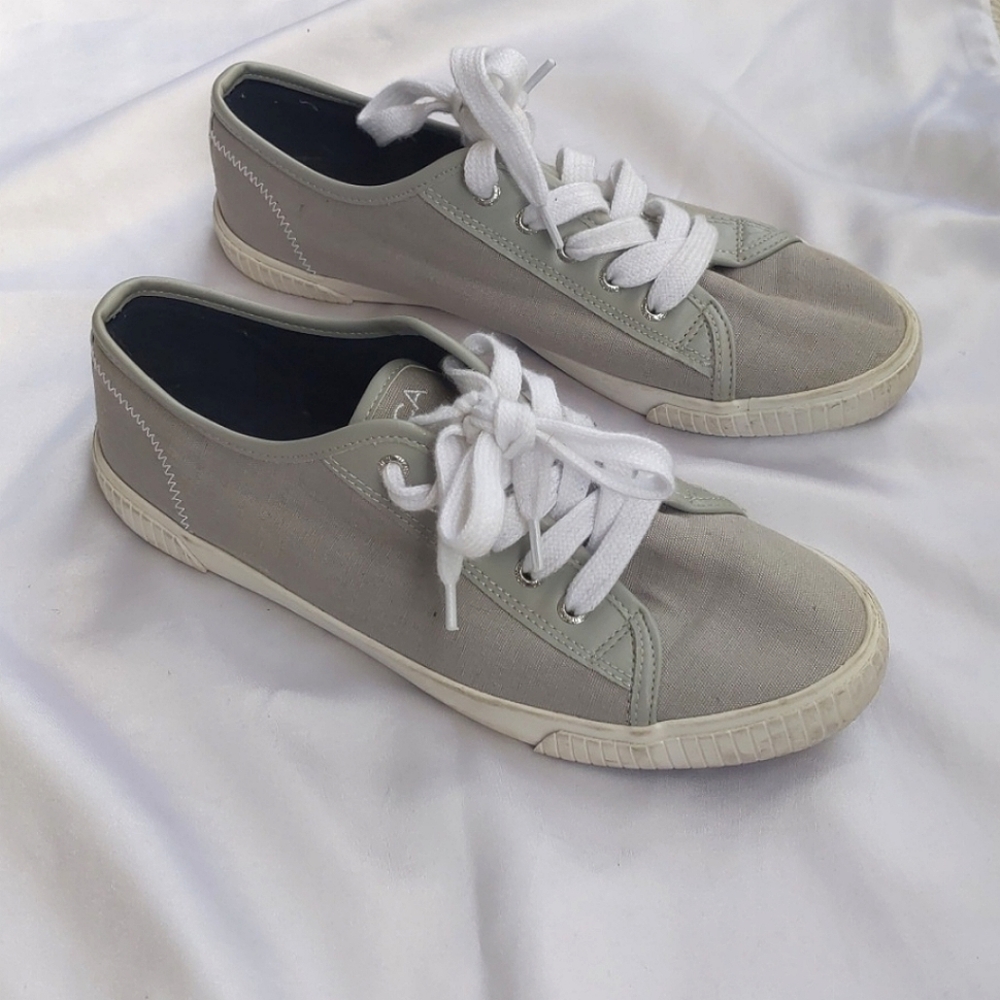 Nautica shoes with laces